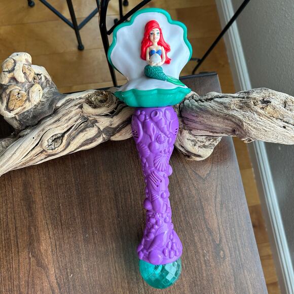 Disney Parks Ariel Clamshell Musical Light-Up Bubble Wand The Little Mermaid - Picture 1 of 7